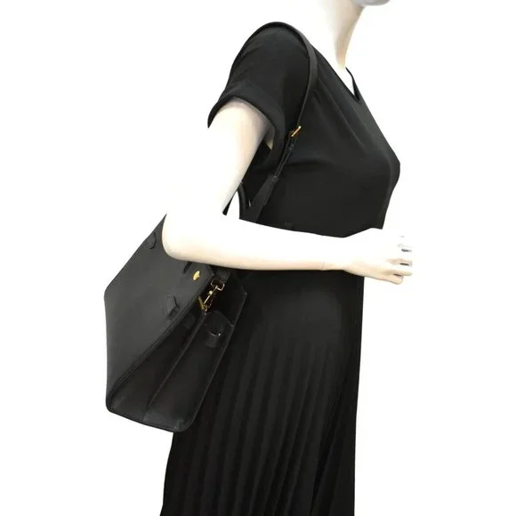 BURBERRY  Title Leather Tote Bag Black - Picture 3 of 13